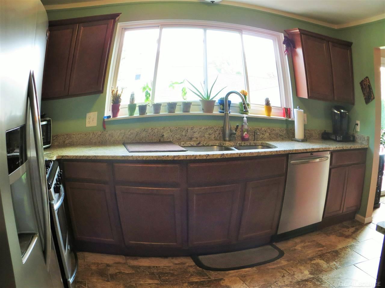 692 Bolinger Street Rochester Hills, MI 48307 - Photo 7 of 29