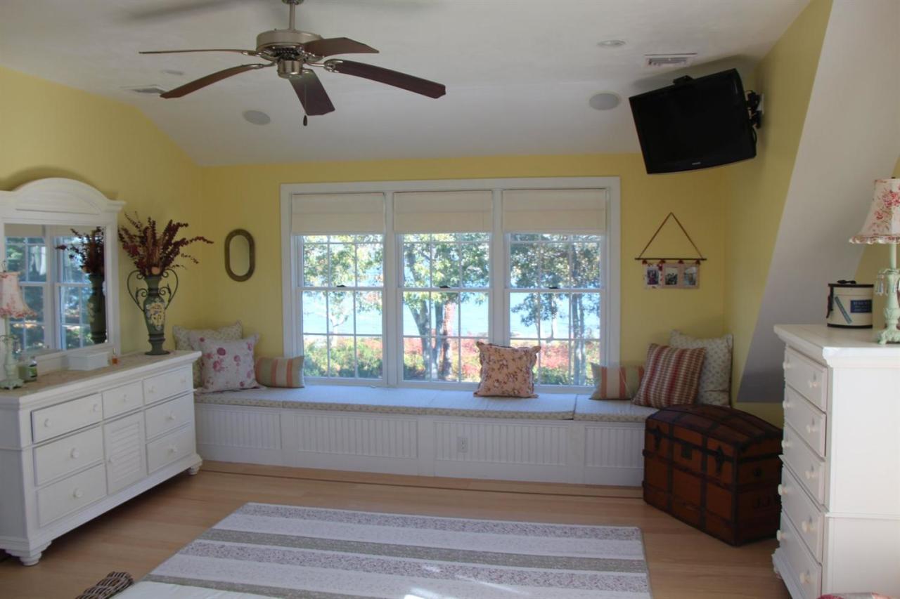 206 Clipper Road Bourne, MA 02532 - Photo 32 of 35 a living room with furniture and a flat screen tv