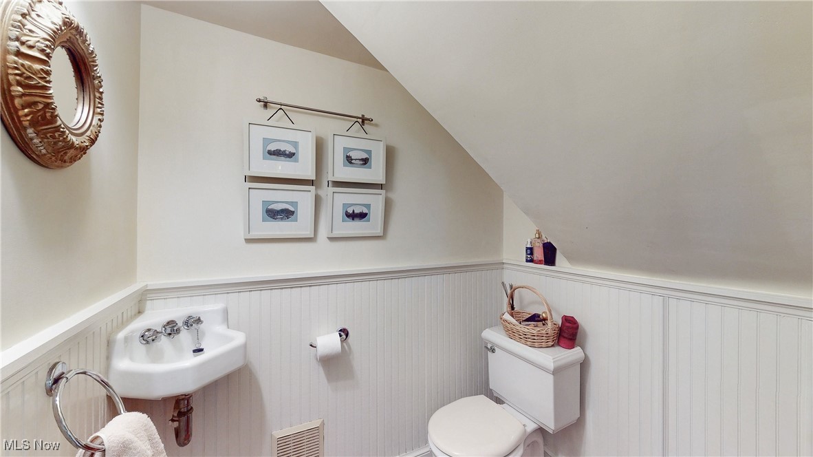 3004 Warrington Road Cleveland, OH 44120 - Photo 19 of 50 Gallery Image 19