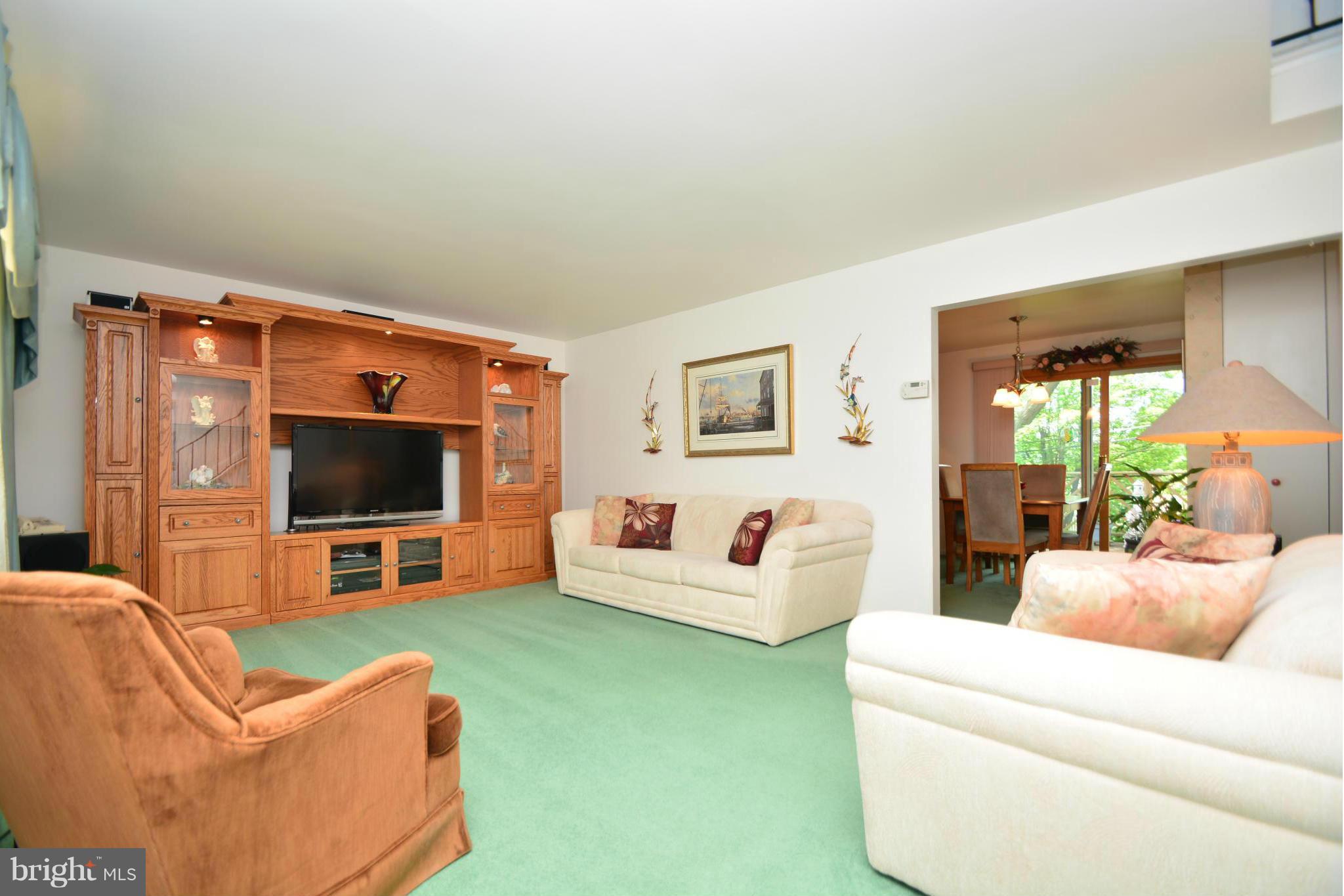 402 Nollmeyer Road Baltimore, MD 21220 - Photo 4 of 30 Living Room