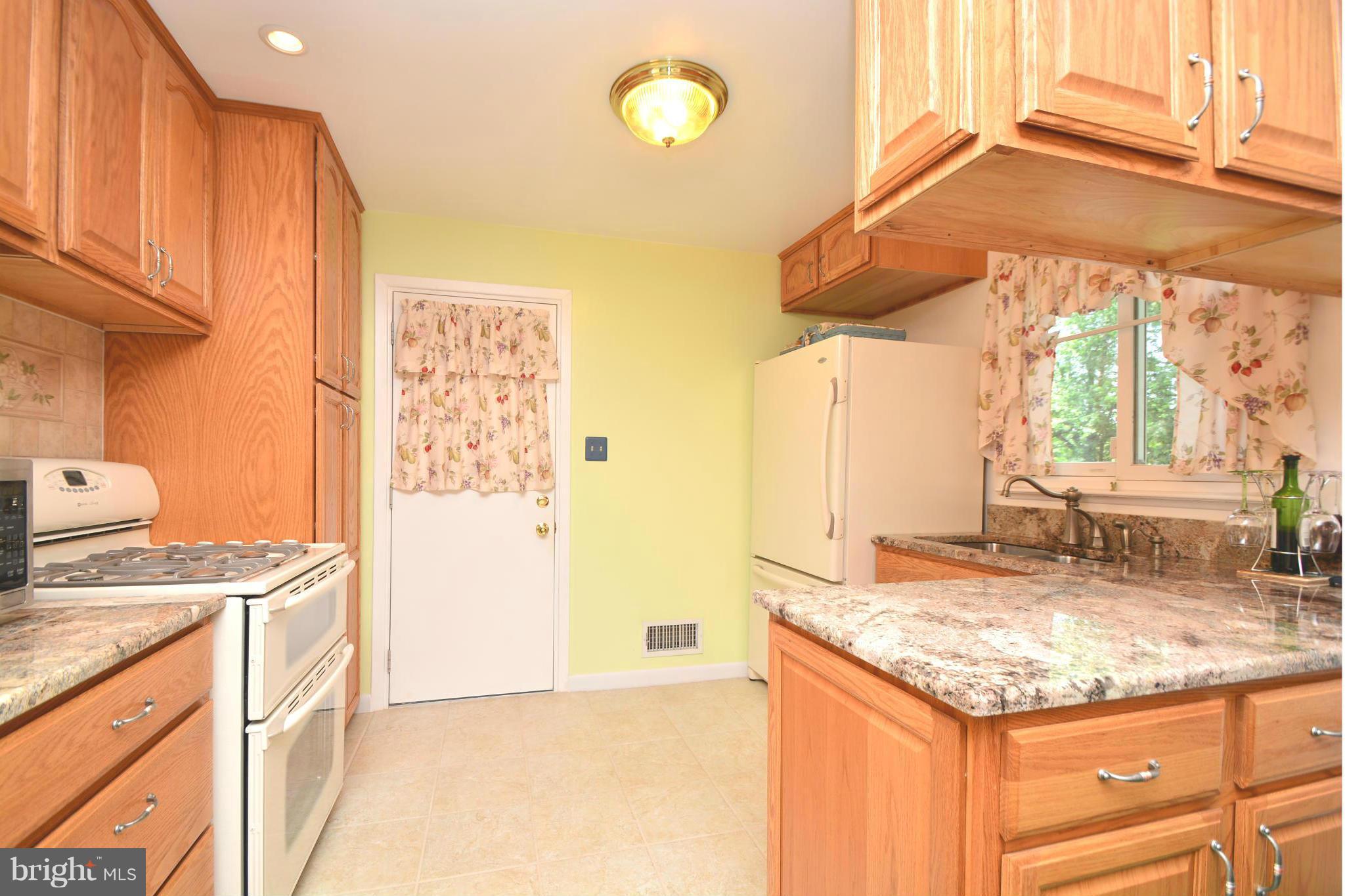 402 Nollmeyer Road Baltimore, MD 21220 - Photo 9 of 30 Kitchen
