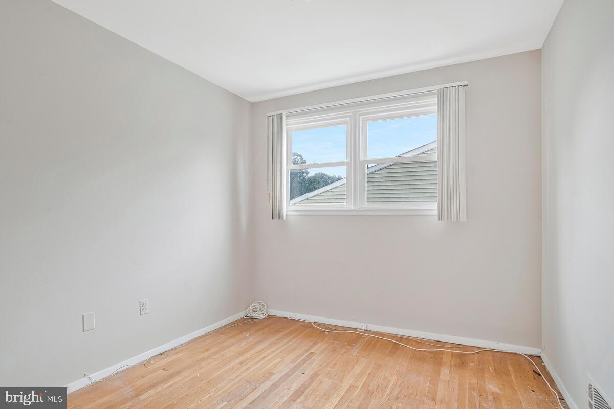 514 Gwynnvale Road Baltimore, MD 21208 - Photo 21 of 43 Bedroom 3