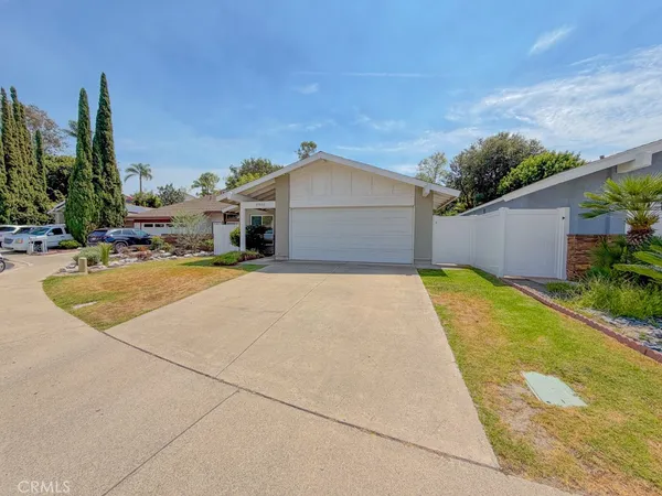 $3,900 | 27022 VÃa Fiesta, Mission Viejo, CA 92691