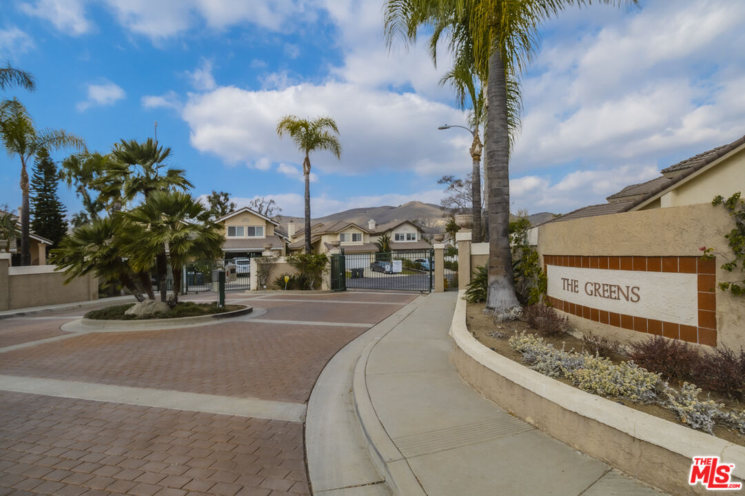 552 Fairfield Road Simi Valley, CA 93065 - Photo 13 of 13 a street sign on a sidewalk next to a road