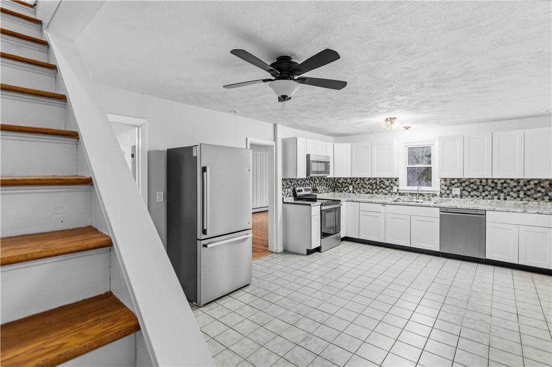 2 Whitman Street Smithfield, RI 02917 - Photo 11 of 29