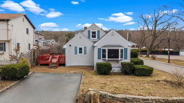 $475,000 | 2 Whitman Street, Smithfield, RI 02917