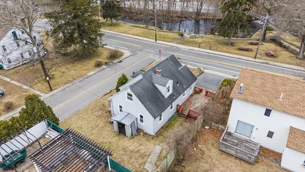 $475,000 | 2 Whitman Street, Smithfield, RI 02917