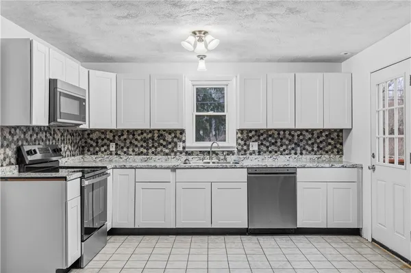 $475,000 | 2 Whitman Street, Smithfield, RI 02917