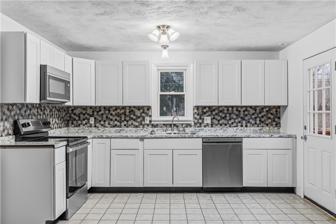 2 Whitman Street Smithfield, RI 02917 - Photo 7 of 29