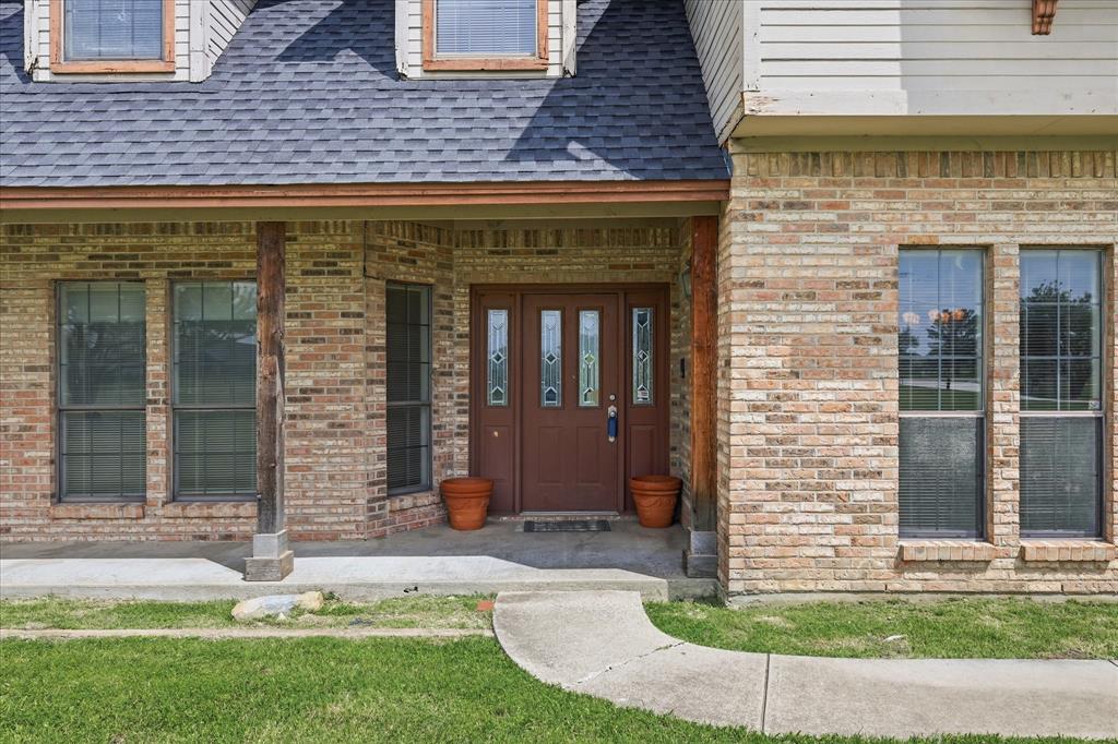 211 Bayne Road Haslet, TX 76052 - Photo 4 of 29 a front view of a house with garden