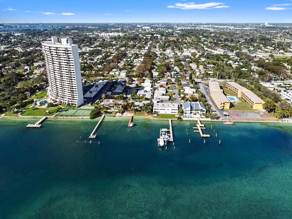 300 53rd Street, Unit 7 West Palm Beach, FL 33407 - Photo 19 of 24 a view of a city