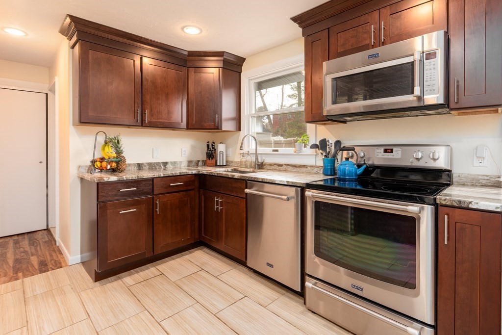 26 Fairbrook Road Framingham, MA 01701 - Photo 2 of 25 Gallery Image 2