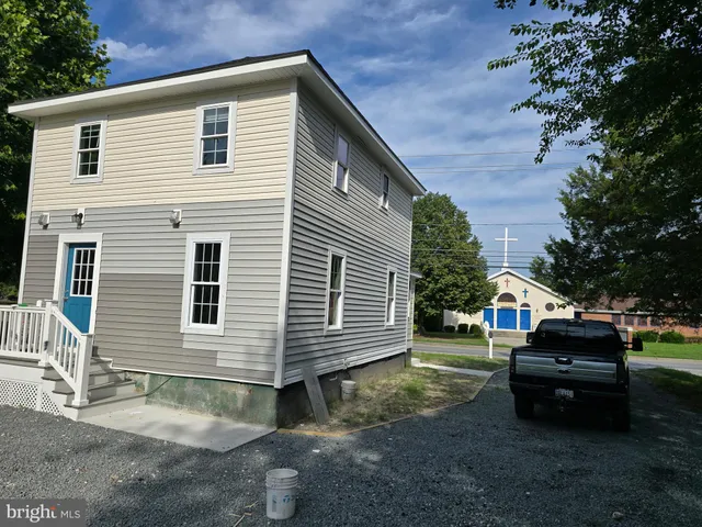 a house view with a backyard space