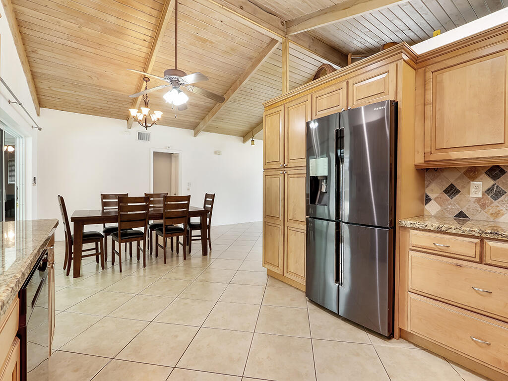 28 Burning Tree Lane Boca Raton, FL 33431 - Photo 9 of 26 28 Burning Tree Ln Kitchen
