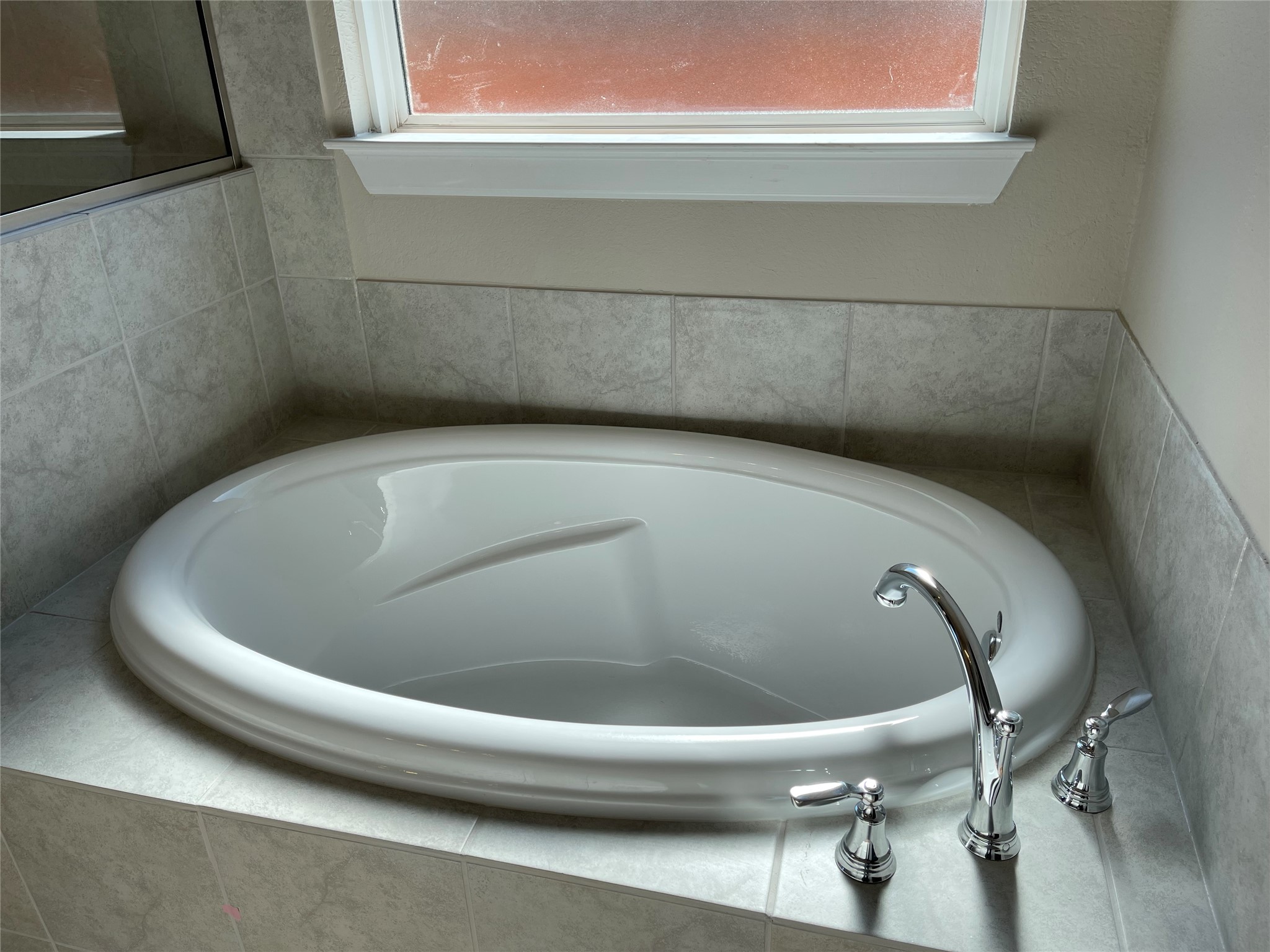 1220 Highland Ridge Road Georgetown, TX 78628 - Photo 8 of 15 Garden tub