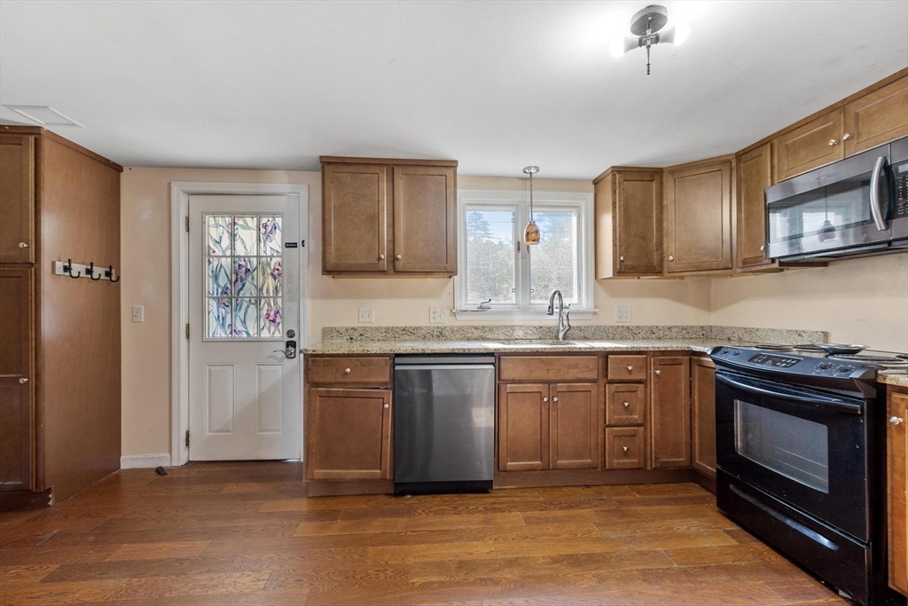 28 Wellesley Street Athol, MA 01331 - Photo 13 of 23