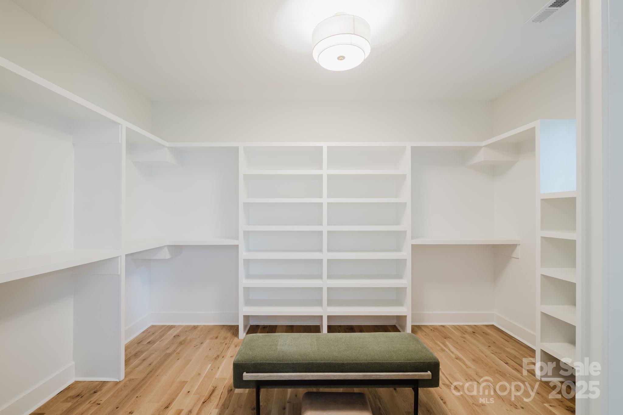 1625 Club Road Charlotte, NC 28205 - Photo 18 of 31 a room that has a chair in it