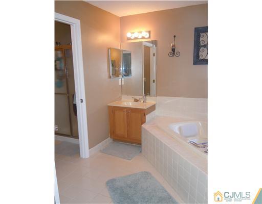 201 Prestwick Way Edison, NJ 08820 - Photo 5 of 6 Gallery Image 5