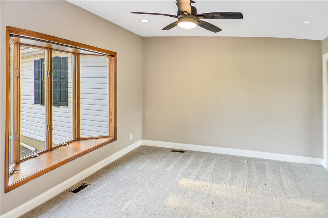 8194 Country Club Road Charleston, IL 61920 - Photo 11 of 39 Gallery Image 11