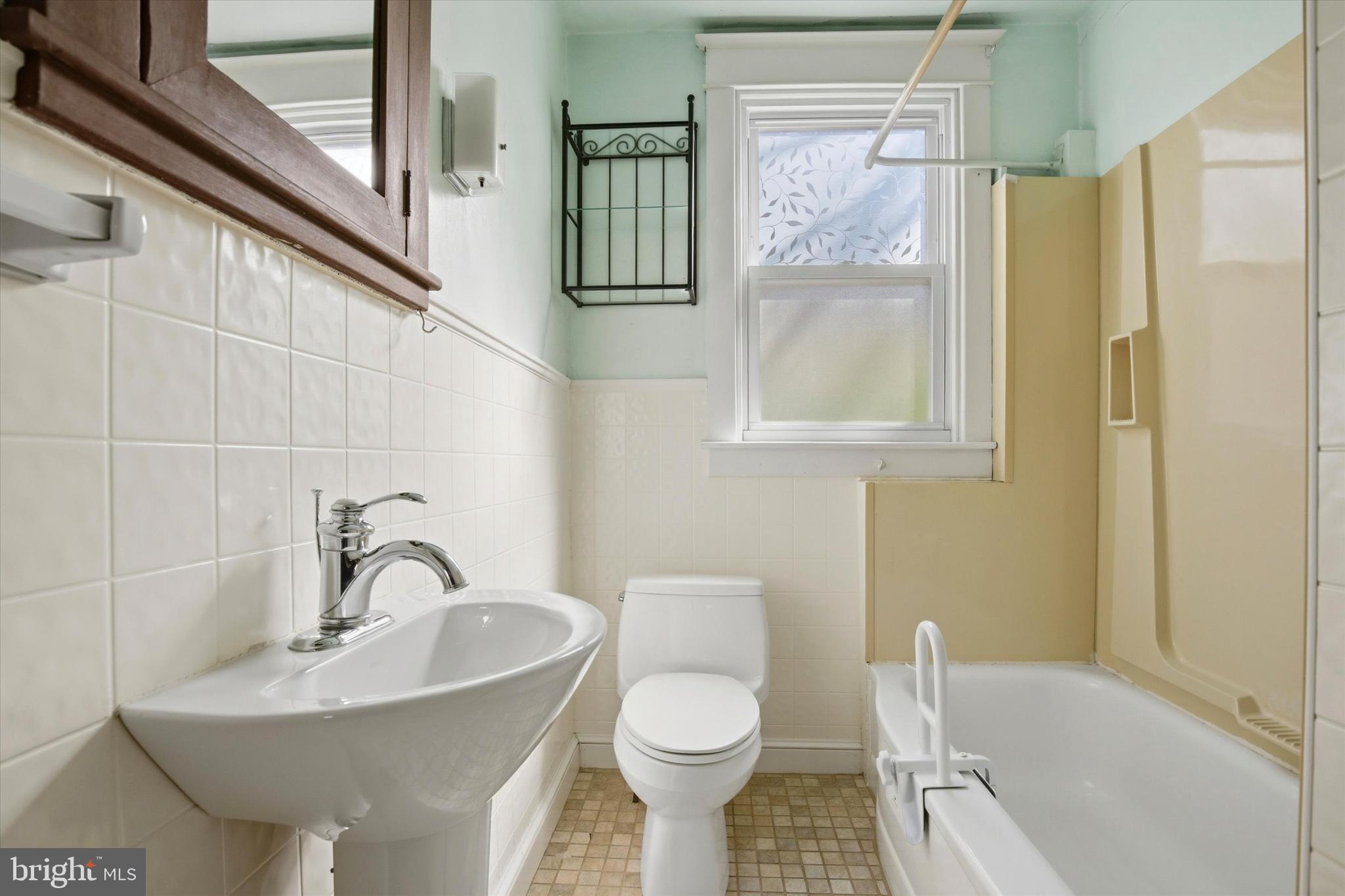 874 Edge Hill Road Glenside, PA 19038 - Photo 8 of 15