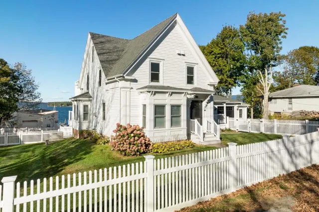 $879,000 | 22 School Street, Boothbay, ME 04544