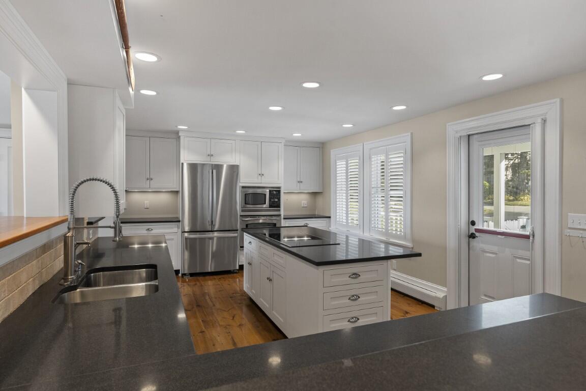 22 School Street Boothbay, ME 04544 - Photo 12 of 72 15