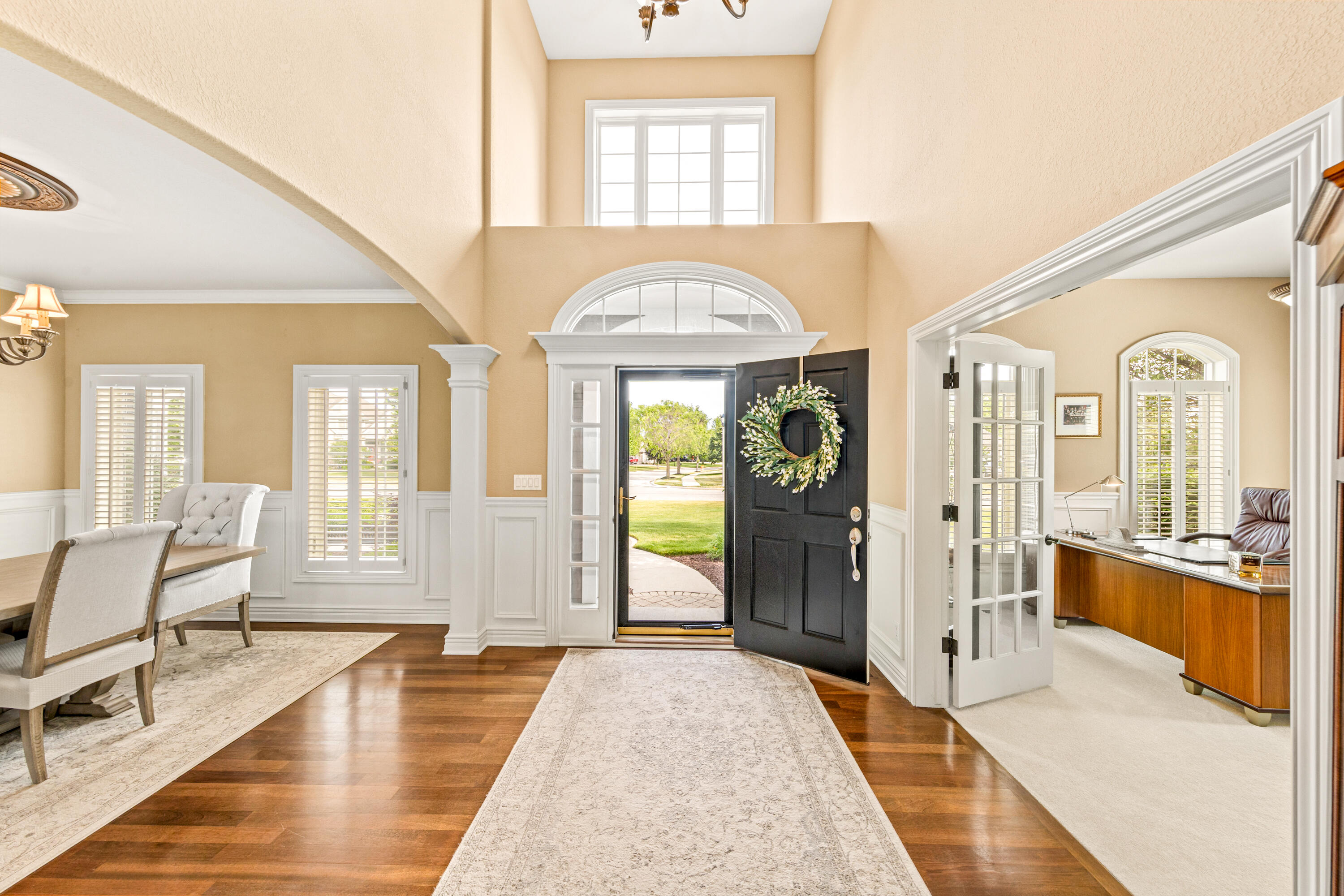 1260 4 Winds Way Hartland, WI 53029 - Photo 12 of 79 Dramatic Architectural Ceilings