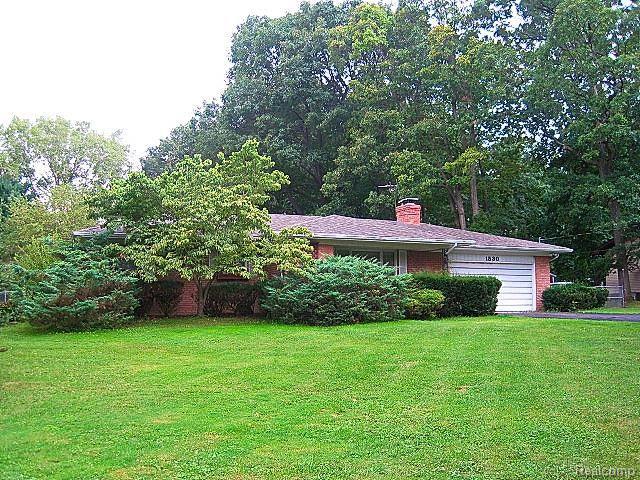 1530 Leon Road Walled Lake, MI 48390 - Photo 2 of 19
