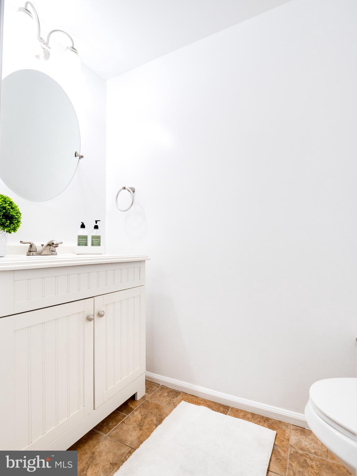9002 Mulvaney Court Springfield, VA 22152 - Photo 16 of 44 Main level bath