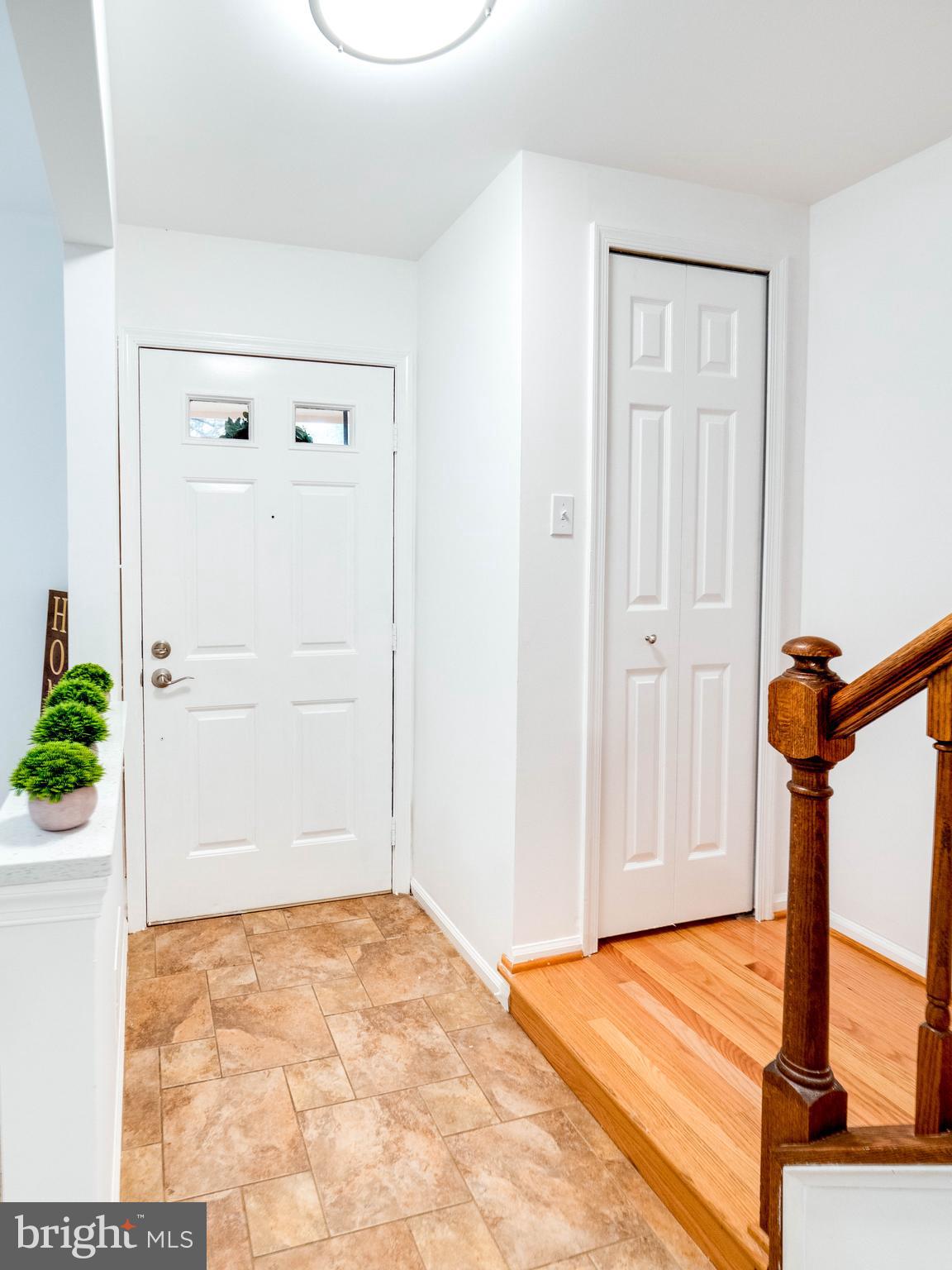 9002 Mulvaney Court Springfield, VA 22152 - Photo 17 of 44 Entryway