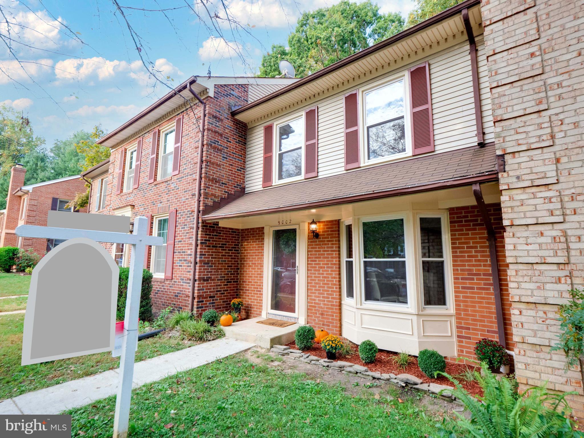 9002 Mulvaney Court Springfield, VA 22152 - Photo 3 of 44 Drenched with natural sunlight