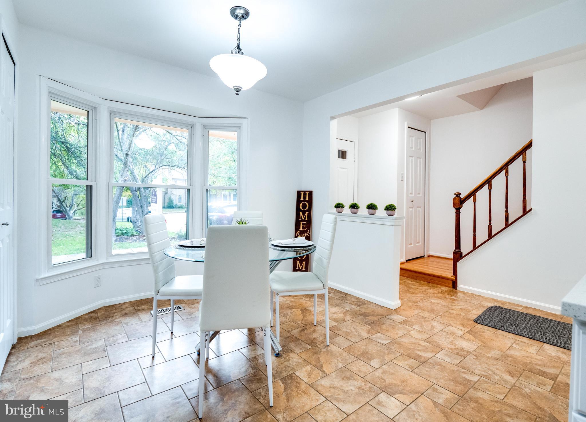 9002 Mulvaney Court Springfield, VA 22152 - Photo 5 of 44 Open and airy