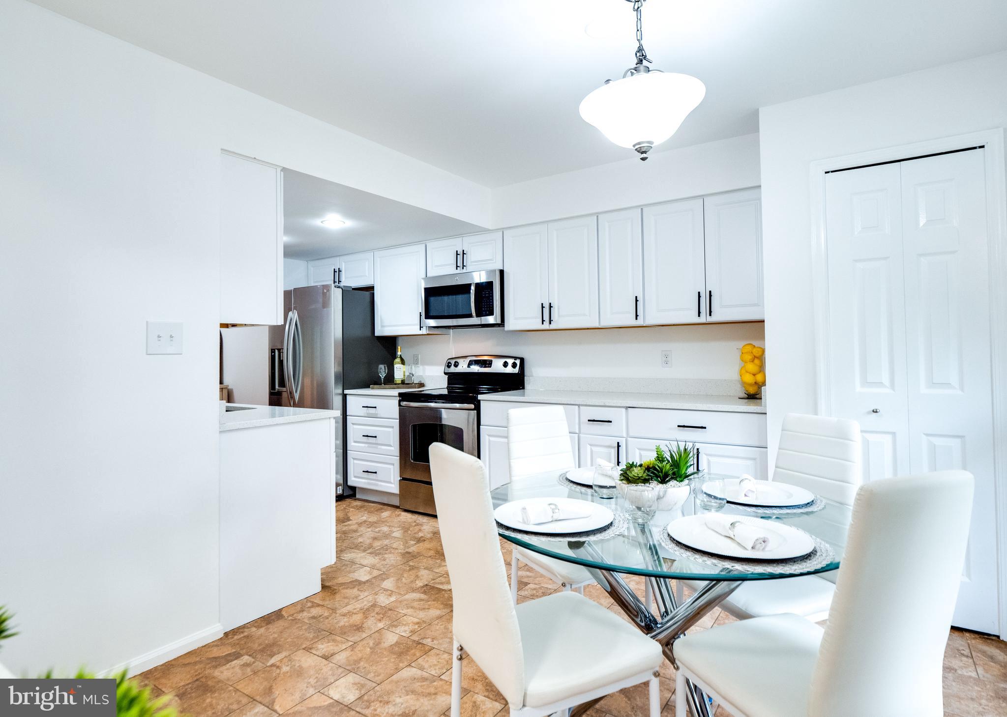 9002 Mulvaney Court Springfield, VA 22152 - Photo 8 of 44 Large eat in area