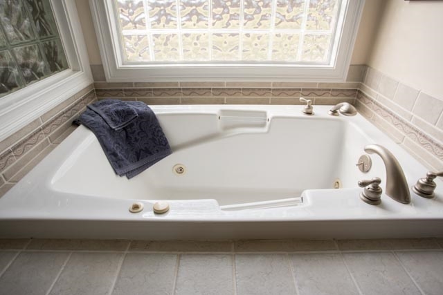 3731 Davis Road Penn Laird, VA 22846 - Photo 21 of 49 a bathroom with a bathtub and window