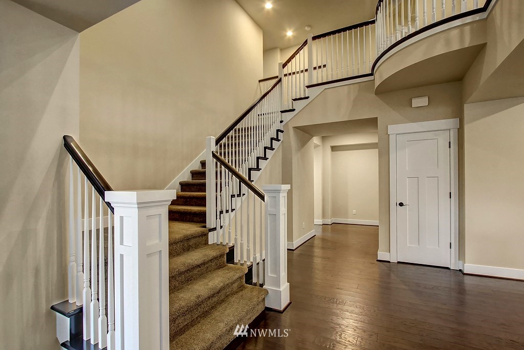 9914 Northeast 162nd Street Bothell, WA 98011 - Photo 3 of 17 Gallery Image 3
