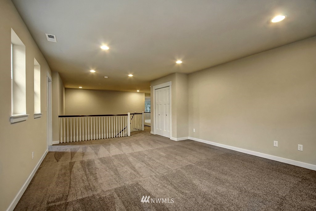 9914 Northeast 162nd Street Bothell, WA 98011 - Photo 6 of 17 Gallery Image 6