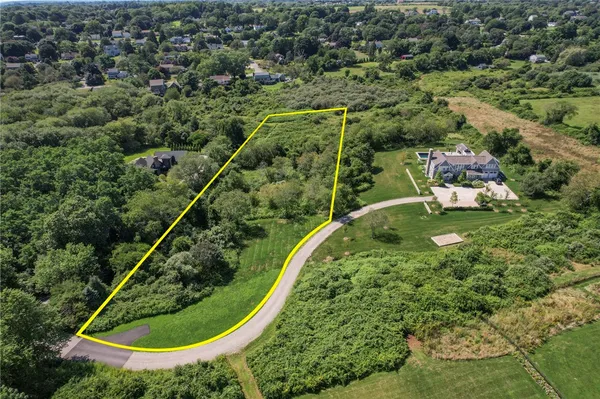 $1,400,000 | 100 Summerfield Lane, Middletown, RI 02842