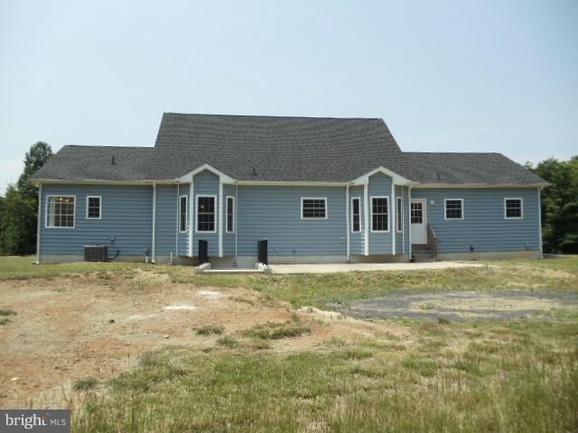 401 Headley Road Middletown, VA 22645 - Photo 25 of 30 Exterior (Rear)