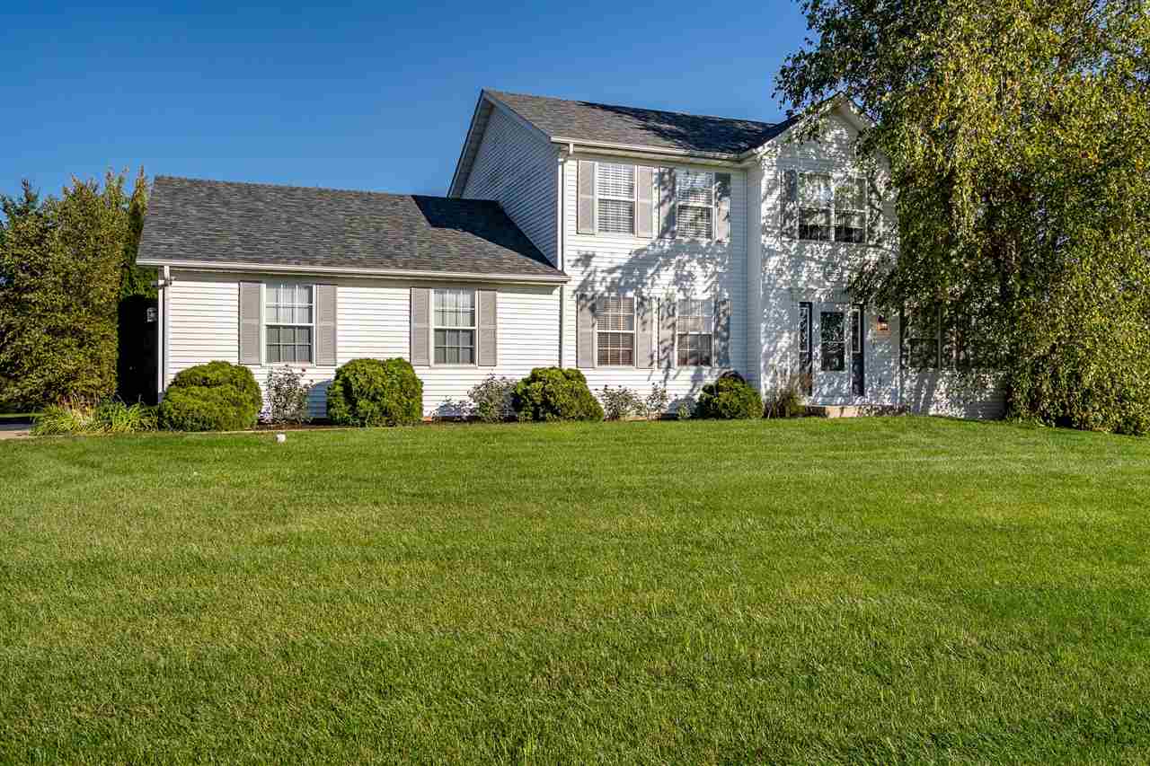 15639 Stonecrest Road South Beloit, IL 61080 - Photo 1 of 37 a front view of a house with garden
