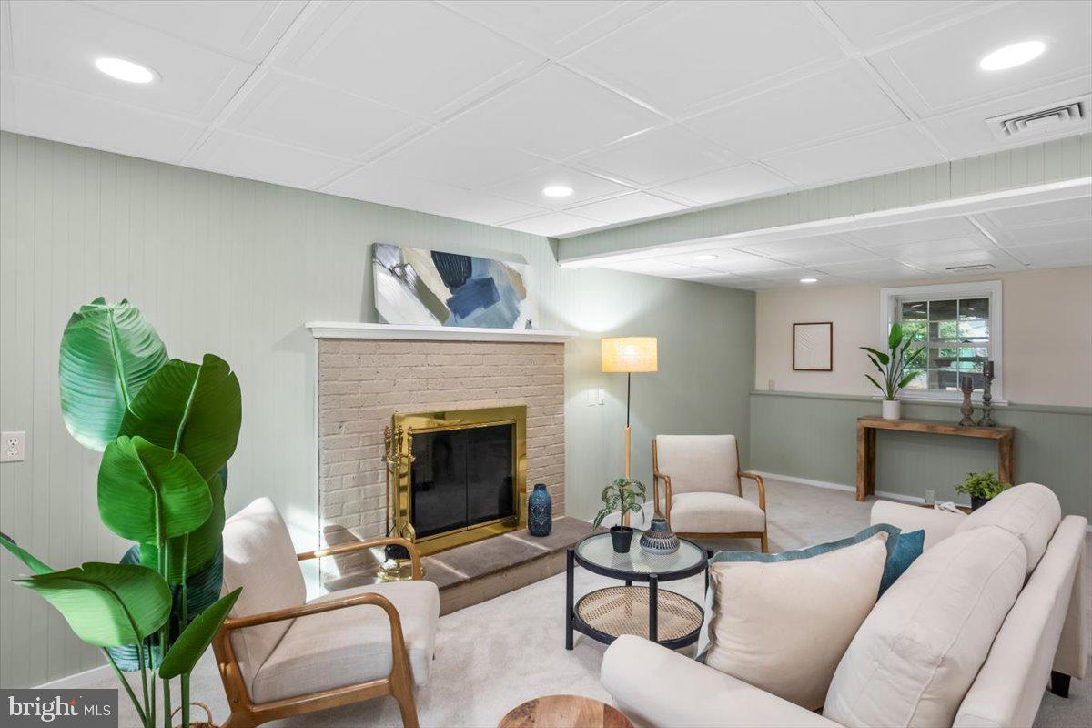 465 Amesbury Road Lancaster, PA 17601 - Photo 27 of 40 Lower Living Room
