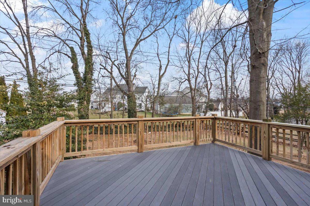 465 Amesbury Road Lancaster, PA 17601 - Photo 34 of 40 Back Yard Deck