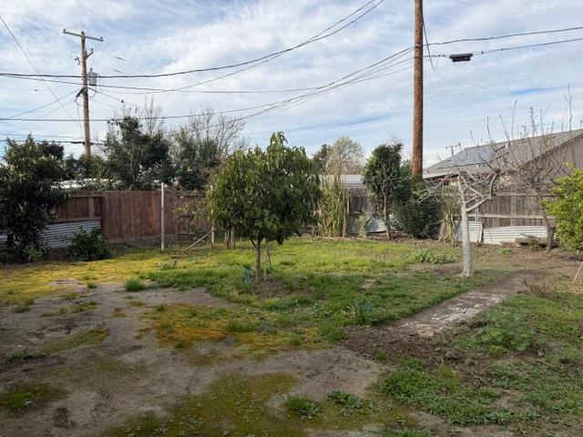 1340 Bennett Avenue Dos Palos, CA 93620 - Photo 14 of 16 a backyard of a house
