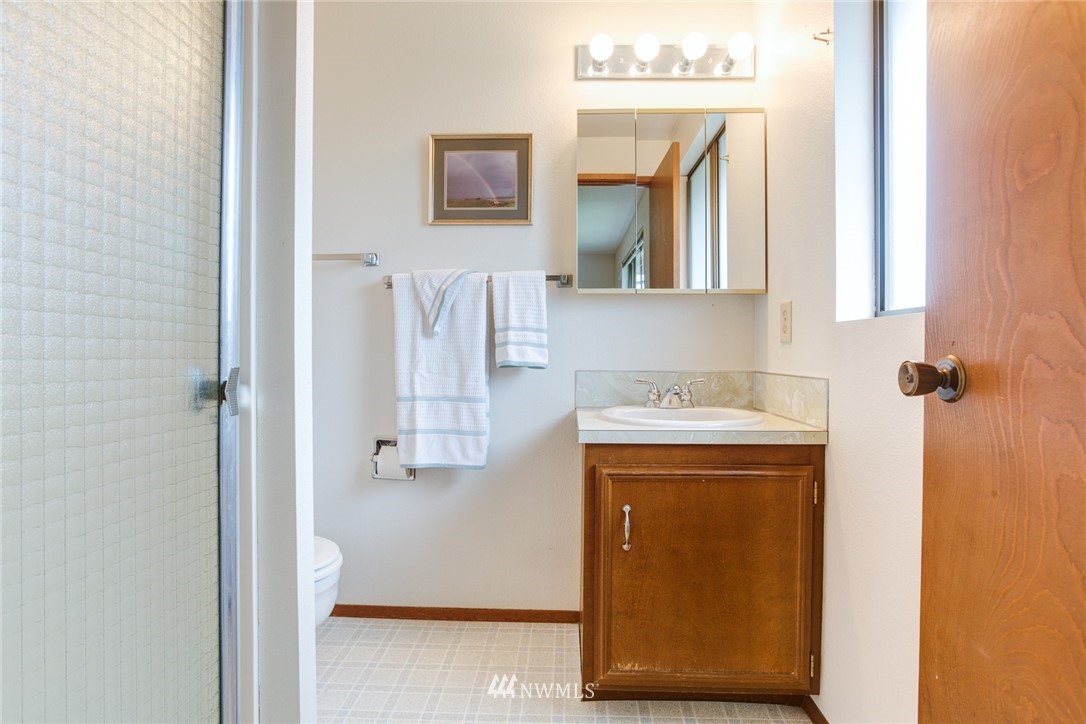 8927 Northeast 192nd Place Bothell, WA 98011 - Photo 11 of 18 Gallery Image 11