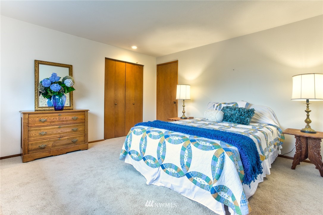 8927 Northeast 192nd Place Bothell, WA 98011 - Photo 13 of 18 Gallery Image 13