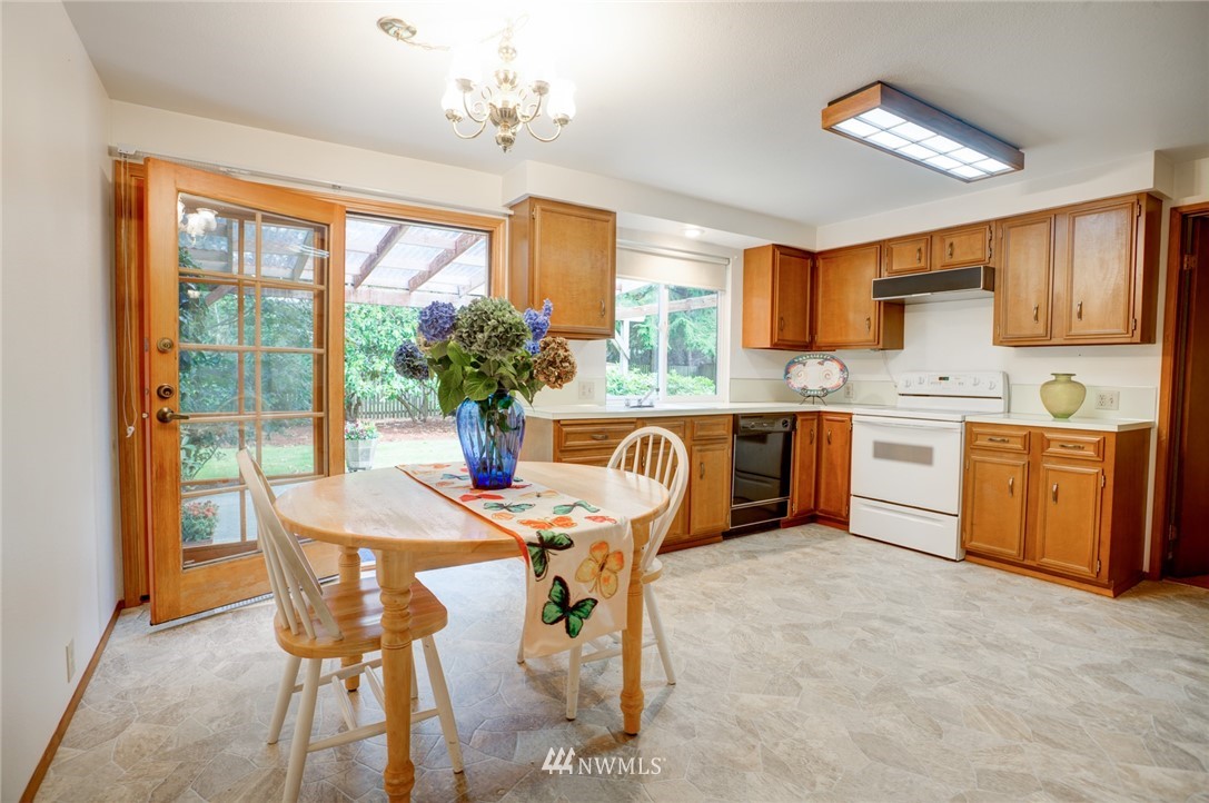 8927 Northeast 192nd Place Bothell, WA 98011 - Photo 3 of 18 Gallery Image 3