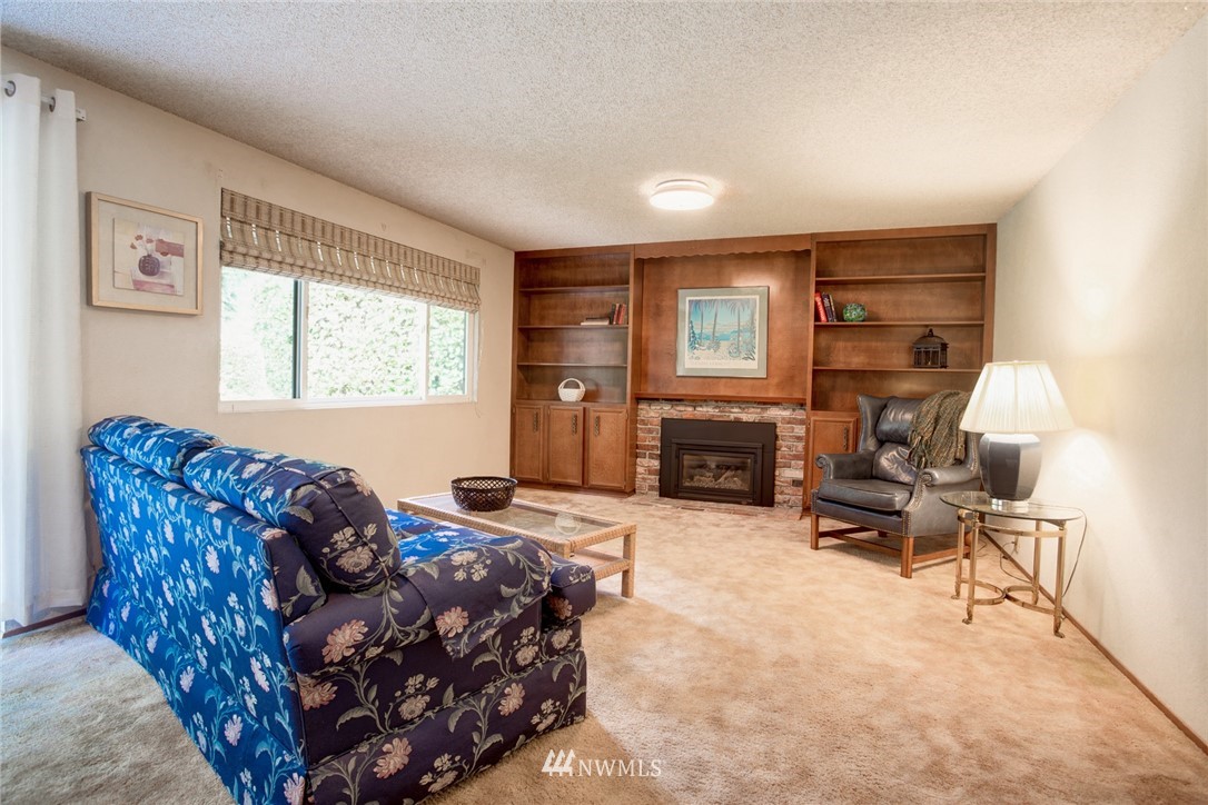 8927 Northeast 192nd Place Bothell, WA 98011 - Photo 5 of 18 Gallery Image 5