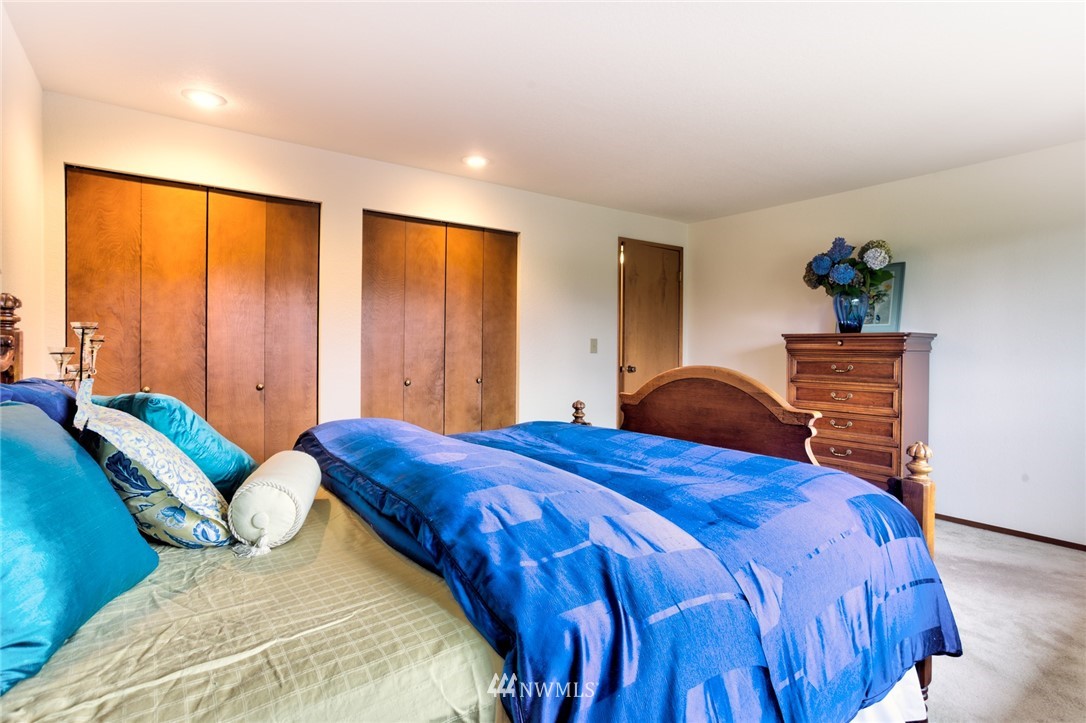 8927 Northeast 192nd Place Bothell, WA 98011 - Photo 10 of 18 Gallery Image 10