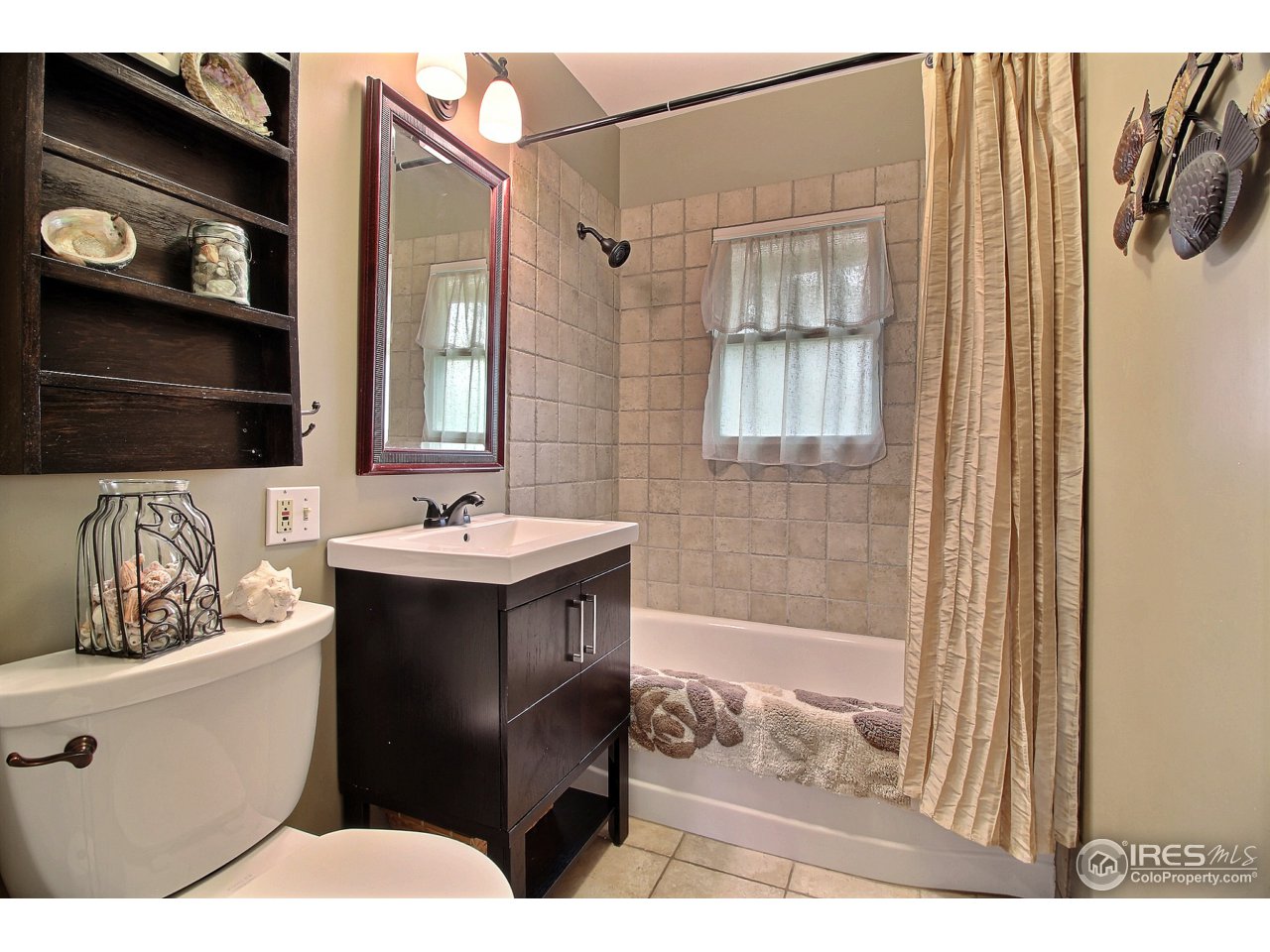 1725 Fairacres Road Greeley, CO 80631 - Photo 18 of 40 Main Floor Shared Bathroom