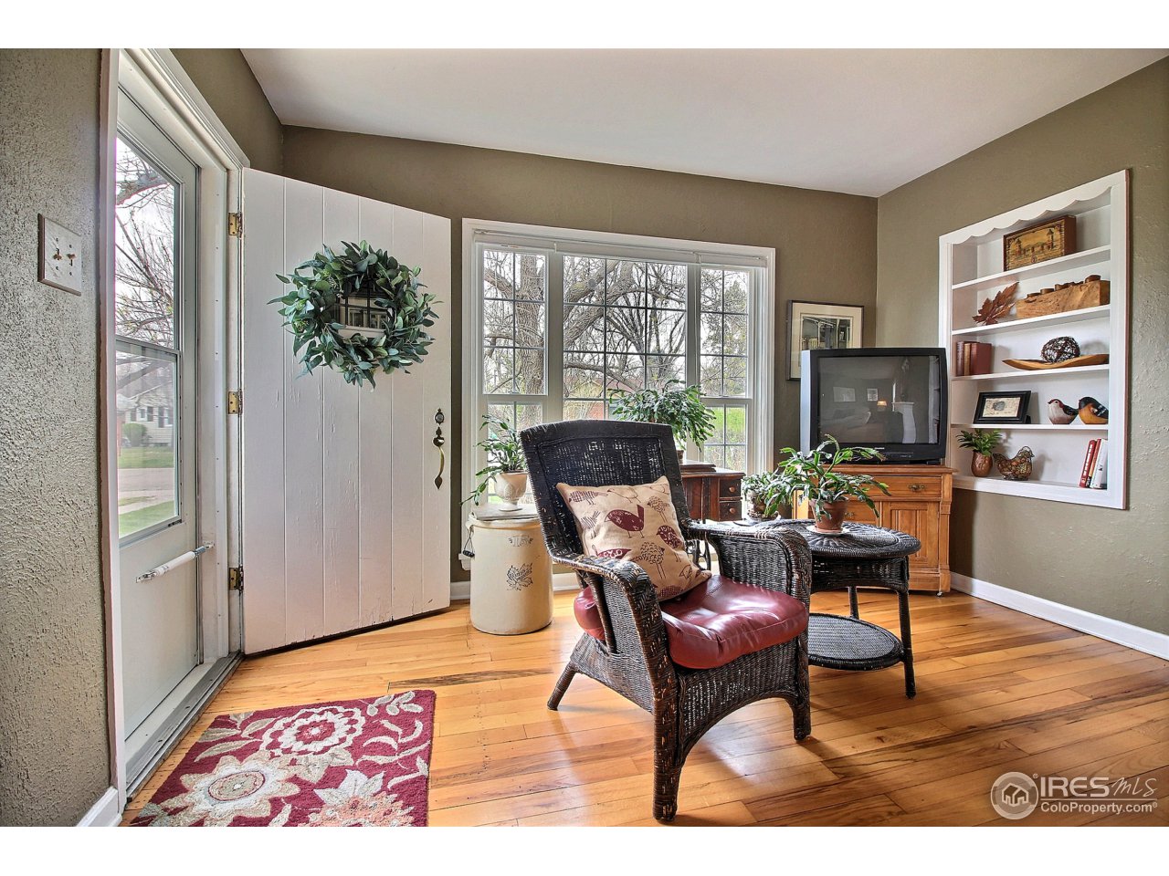 1725 Fairacres Road Greeley, CO 80631 - Photo 3 of 40 Warm and Inviting Entryway