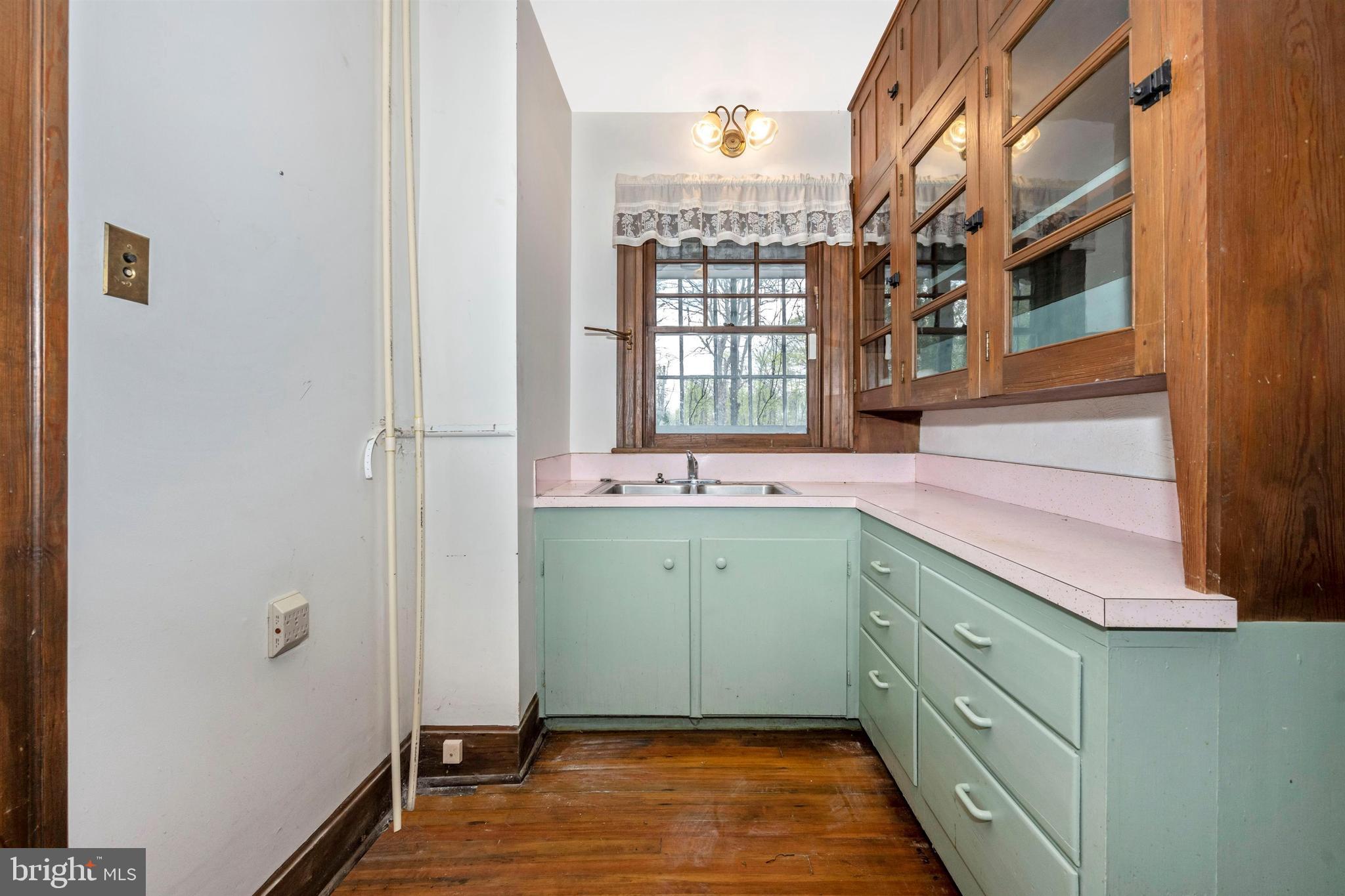 5816 Rowland Road Cascade, MD 21719 - Photo 14 of 74 The butlers pantry